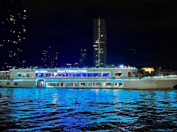 เรือรอยัลปริ๊นเซส ครูซ (วันลอยกระทง)